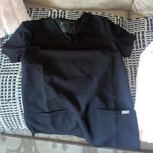 Figs two pocket scrub top